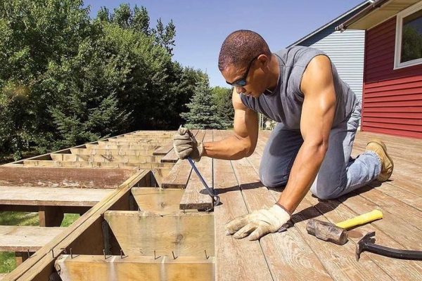 Five-Solutions-for-a-shabby-deck